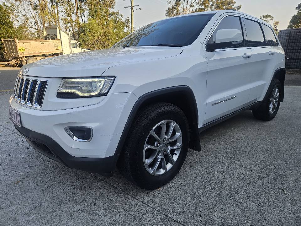 2013 jeep Grand cherokee laredo easy finance 1.jpg